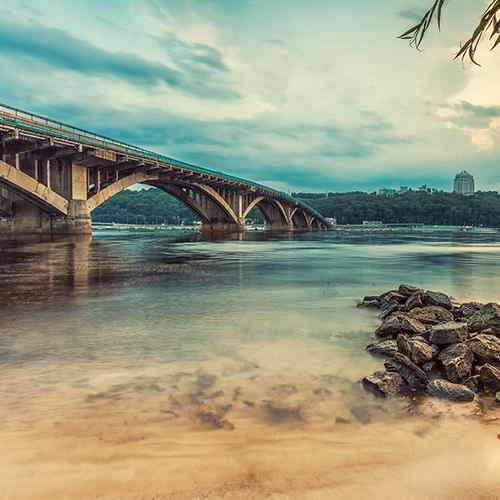 دانلود آهنگ کنار قاب عکست به انتظار نشستم