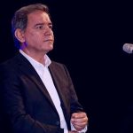 دانلود آهنگ عدنان کریم گر دپرسی حالی په روانه ی دلم دور بی له روت