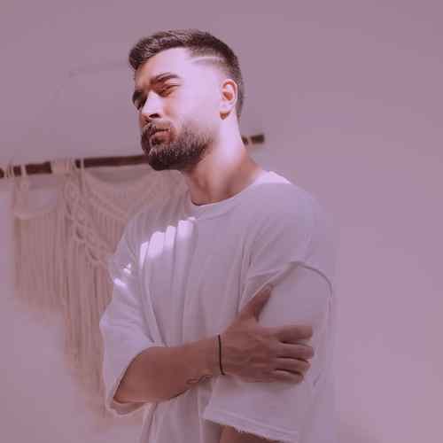 دانلود آهنگ تنگ میشه دلم واست دم صبح من خل