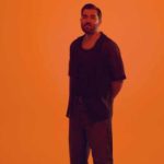 آهنگ تو درو دیوار هرچیو پرت نمیکردم تو اگه دوسم داشتی