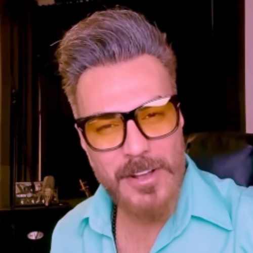 دانلود آهنگ بزن تار که امشب باز دلم از دنیا گرفته