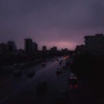 دانلود آهنگ یه کاردی خریدم دستش سیاه و سفیده
