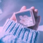دانلود آهنگ تو موهات دست میکشم جنس گل ابریشمه