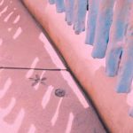 دانلود آهنگ حالا من منتظر به پشت در